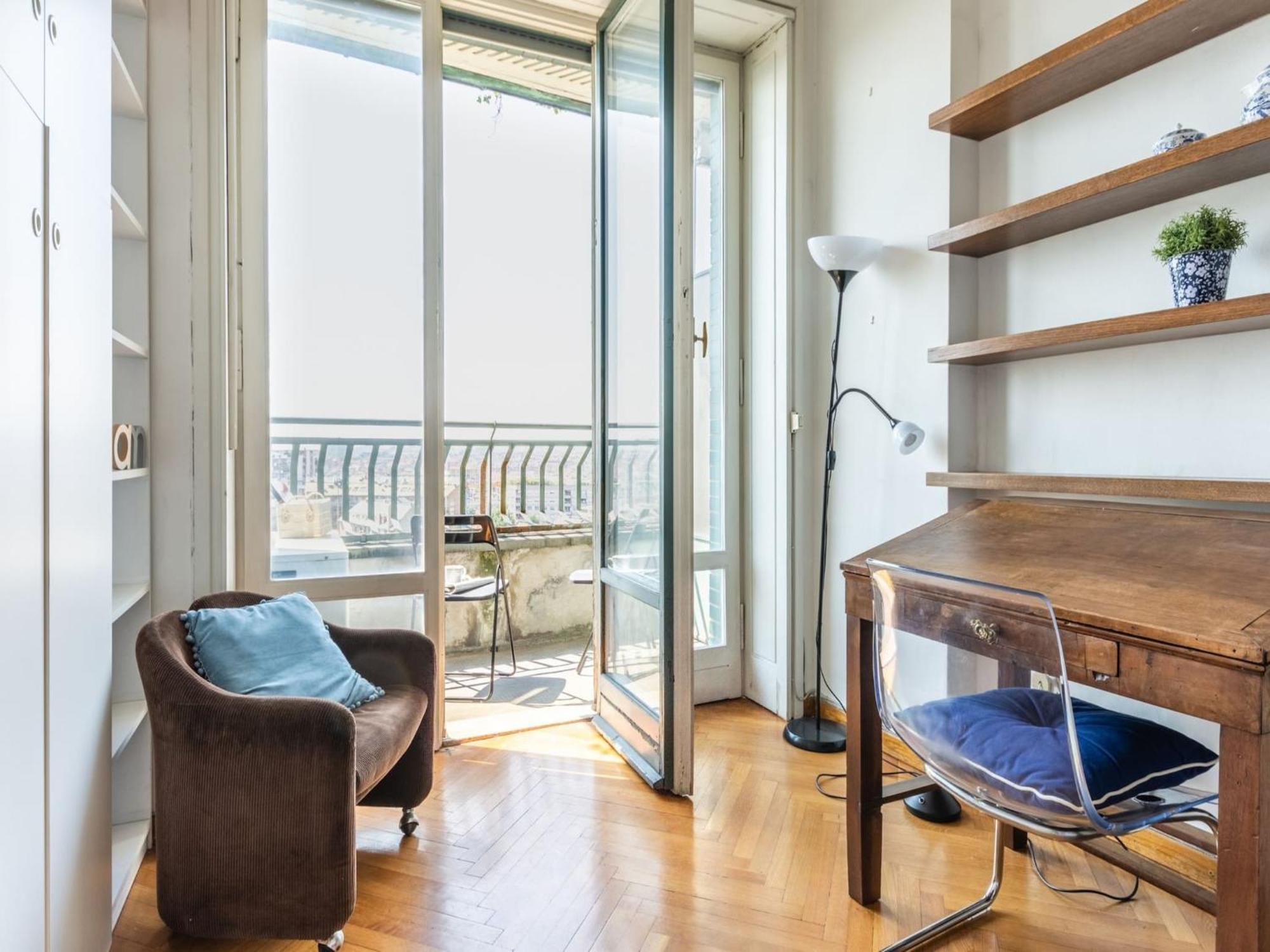 Cosy With Balcony * Milan